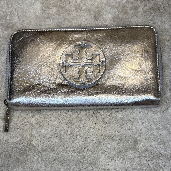 Tory Burch Metallic Leather Continental Zip Around Wallet - Picture 1 of 11